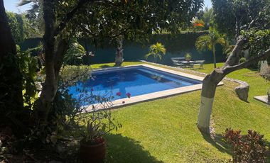 Casa en condominio en Colinas de Santa Fe, al sur de Cuernavaca, Mor.