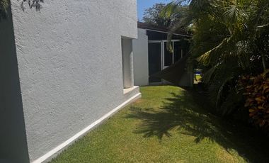 Casa en condominio en Colinas de Santa Fe, al sur de Cuernavaca, Mor.