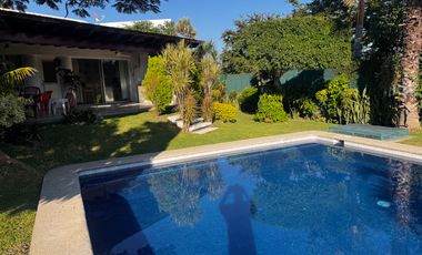 Casa en condominio en Colinas de Santa Fe, al sur de Cuernavaca, Mor.