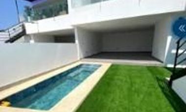 Se vende casa con vista al mar dentro de urbanización exclusiva en Manta