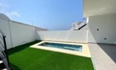Se vende casa con vista al mar dentro de urbanización exclusiva en Manta