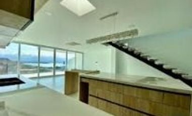 Se vende casa con vista al mar dentro de urbanización exclusiva en Manta