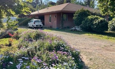 CÓMODA CASA CON PARQUE CRECIDO, SEGURO CONDOMINIO PAINE