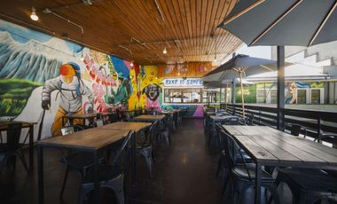 SE VENDE DERECHO A LLAVE LOCAL COMERCIAL BAR RESTAURANT