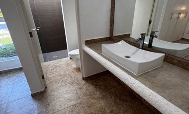 Casa en condominio en Colinas de Santa Fe, al sur de Cuernavaca, Mor.