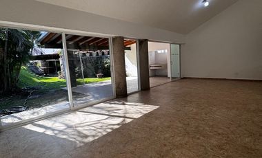 Casa en condominio en Colinas de Santa Fe, al sur de Cuernavaca, Mor.