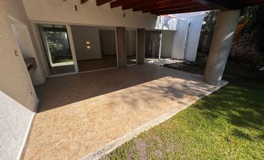 Casa en condominio en Colinas de Santa Fe, al sur de Cuernavaca, Mor.