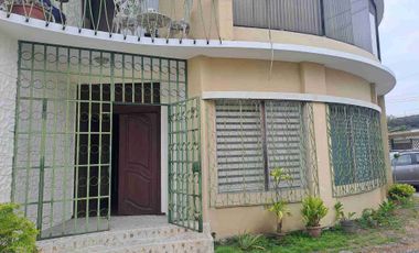 Urdesa Central  alquilo Departamento planta Baja