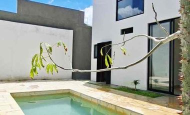 Casa en venta dentro de privada con alberca excelente ubicación sobre el blvd Belisario Domínguez