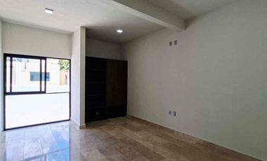 Casa en venta dentro de privada con alberca excelente ubicación sobre el blvd Belisario Domínguez