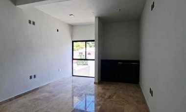 Casa en venta dentro de privada con alberca excelente ubicación sobre el blvd Belisario Domínguez