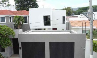 Casa en venta dentro de privada con alberca excelente ubicación sobre el blvd Belisario Domínguez