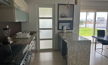 REAL DE JURIQUILLA DEPARTAMENTO EN PLANTA BAJA AMUEBLADO EN PRIVADA CON ALBERCA 2 RECAMARAS 2 BAÑOS 2 ESTACIONAMIENTOS