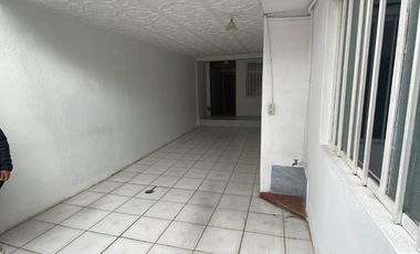 Casa Rentera en la Av Guapondelig Sector Cementerio