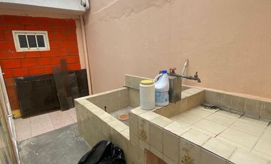 Casa Rentera en la Av Guapondelig Sector Cementerio