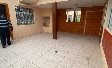 Casa Rentera en la Av Guapondelig Sector Cementerio