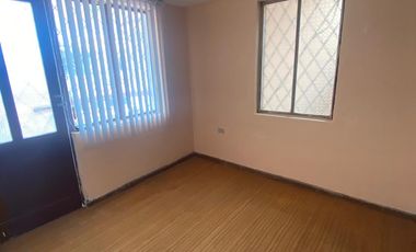 Casa Rentera en la Av Guapondelig Sector Cementerio