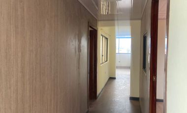 CASA RENTERA SECTOR CORAL CENTRO 4 DEPARTAMENTOS, LOCAL COMERCIAL Y GARAJE PARA 2 VEHÍCULOS – Cuenca, sector Juan Larrea Guerrero y Manuela Cañizares