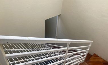 CASA RENTERA SECTOR CORAL CENTRO 4 DEPARTAMENTOS, LOCAL COMERCIAL Y GARAJE PARA 2 VEHÍCULOS – Cuenca, sector Juan Larrea Guerrero y Manuela Cañizares