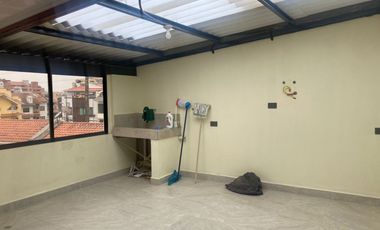 CASA RENTERA SECTOR CORAL CENTRO 4 DEPARTAMENTOS, LOCAL COMERCIAL Y GARAJE PARA 2 VEHÍCULOS – Cuenca, sector Juan Larrea Guerrero y Manuela Cañizares