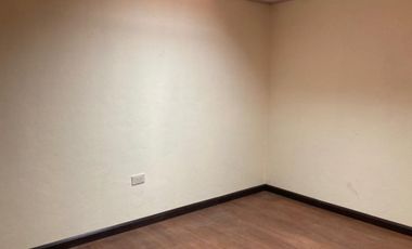 CASA RENTERA SECTOR CORAL CENTRO 4 DEPARTAMENTOS, LOCAL COMERCIAL Y GARAJE PARA 2 VEHÍCULOS – Cuenca, sector Juan Larrea Guerrero y Manuela Cañizares