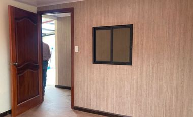 CASA RENTERA SECTOR CORAL CENTRO 4 DEPARTAMENTOS, LOCAL COMERCIAL Y GARAJE PARA 2 VEHÍCULOS – Cuenca, sector Juan Larrea Guerrero y Manuela Cañizares