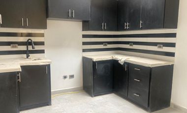 CASA RENTERA SECTOR CORAL CENTRO 4 DEPARTAMENTOS, LOCAL COMERCIAL Y GARAJE PARA 2 VEHÍCULOS – Cuenca, sector Juan Larrea Guerrero y Manuela Cañizares