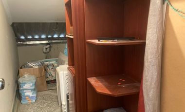 CASA RENTERA SECTOR CORAL CENTRO 4 DEPARTAMENTOS, LOCAL COMERCIAL Y GARAJE PARA 2 VEHÍCULOS – Cuenca, sector Juan Larrea Guerrero y Manuela Cañizares