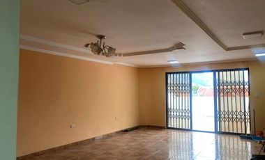 CASA RENTERA SECTOR CORAL CENTRO 4 DEPARTAMENTOS, LOCAL COMERCIAL Y GARAJE PARA 2 VEHÍCULOS – Cuenca, sector Juan Larrea Guerrero y Manuela Cañizares