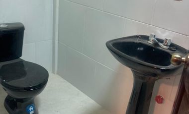 CASA RENTERA SECTOR CORAL CENTRO 4 DEPARTAMENTOS, LOCAL COMERCIAL Y GARAJE PARA 2 VEHÍCULOS – Cuenca, sector Juan Larrea Guerrero y Manuela Cañizares