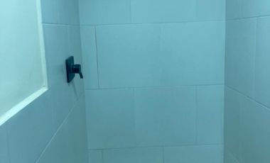 CASA RENTERA SECTOR CORAL CENTRO 4 DEPARTAMENTOS, LOCAL COMERCIAL Y GARAJE PARA 2 VEHÍCULOS – Cuenca, sector Juan Larrea Guerrero y Manuela Cañizares