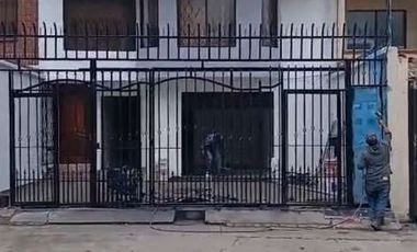 CASA RENTERA SECTOR CORAL CENTRO 4 DEPARTAMENTOS, LOCAL COMERCIAL Y GARAJE PARA 2 VEHÍCULOS – Cuenca, sector Juan Larrea Guerrero y Manuela Cañizares