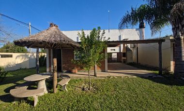 Se vende complejo de cabañas en Romang