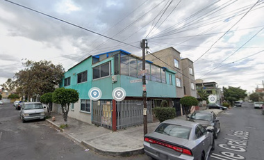GRAN INMUEBLE CON LOCAL COMERCIAL UBICADO EN IZTALAPA