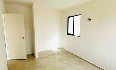 Se vende casa de dos habitaciones muy cerca de periférico y Aeropuerto Internacional de Mérida.