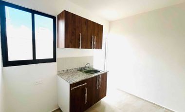 Se vende casa de dos habitaciones muy cerca de periférico y Aeropuerto Internacional de Mérida.