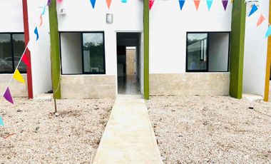 Se vende casa de dos habitaciones muy cerca de periférico y Aeropuerto Internacional de Mérida.