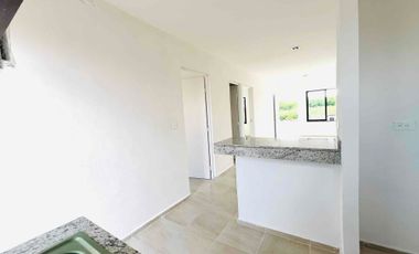 Se vende casa de dos habitaciones muy cerca de periférico y Aeropuerto Internacional de Mérida.