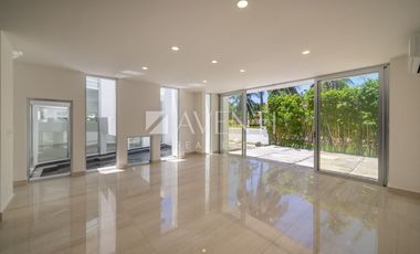 Casa en Venta, Isla Dorada, Zona Hotelera Cancun, Cancún