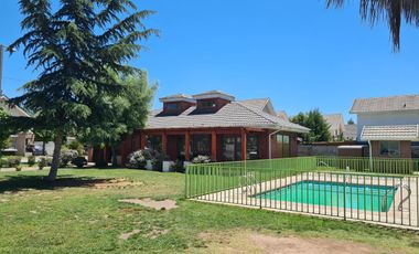 Casa 3 dormitorios 3 baños 2 estacionamientos Lomas de Nos San Bernardo