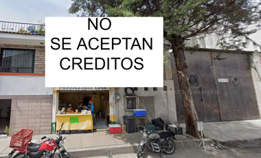 EXCELENTE CASA CON OPCION A LOCAL COMERCIAL UBICADO EN PASEO DE LOS MAYAS NO. 8 MZ. 1 LT. 1 COL. SANTA CRUZ ACATLÁN CP 53150