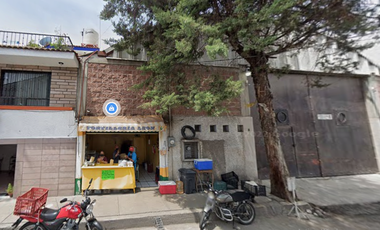 EXCELENTE CASA CON OPCION A LOCAL COMERCIAL UBICADO EN PASEO DE LOS MAYAS NO. 8 MZ. 1 LT. 1 COL. SANTA CRUZ ACATLÁN CP 53150