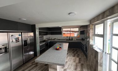 Alquilo Hermosa Casa En Rinconada Del Lago-La Molina - Frente A Parque