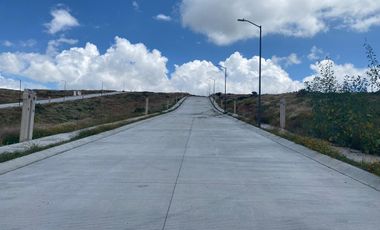 Terreno en Venta en Zacatecas, en Col. Ganaderos Bernárdez, cuenta con calle pavimentada y banquetas, con 250 m2 y todos los servicios listos para con