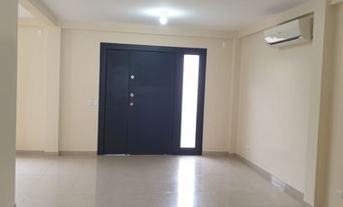 ALQUILER DE CASA EN CIUDAD CELESTE - PENINSULA .