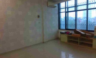 Di sewakan  ruko gandeng 3
Ukuran 4.5 x 15  komplek puri deltamas penjaringan