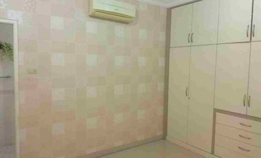 Di sewakan  ruko gandeng 3
Ukuran 4.5 x 15  komplek puri deltamas penjaringan