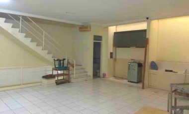 Di sewakan  ruko gandeng 3
Ukuran 4.5 x 15  komplek puri deltamas penjaringan