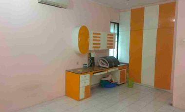 Di sewakan  ruko gandeng 3
Ukuran 4.5 x 15  komplek puri deltamas penjaringan