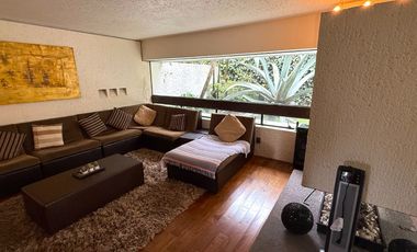Venta Casa con Departamento rodeada de jardín